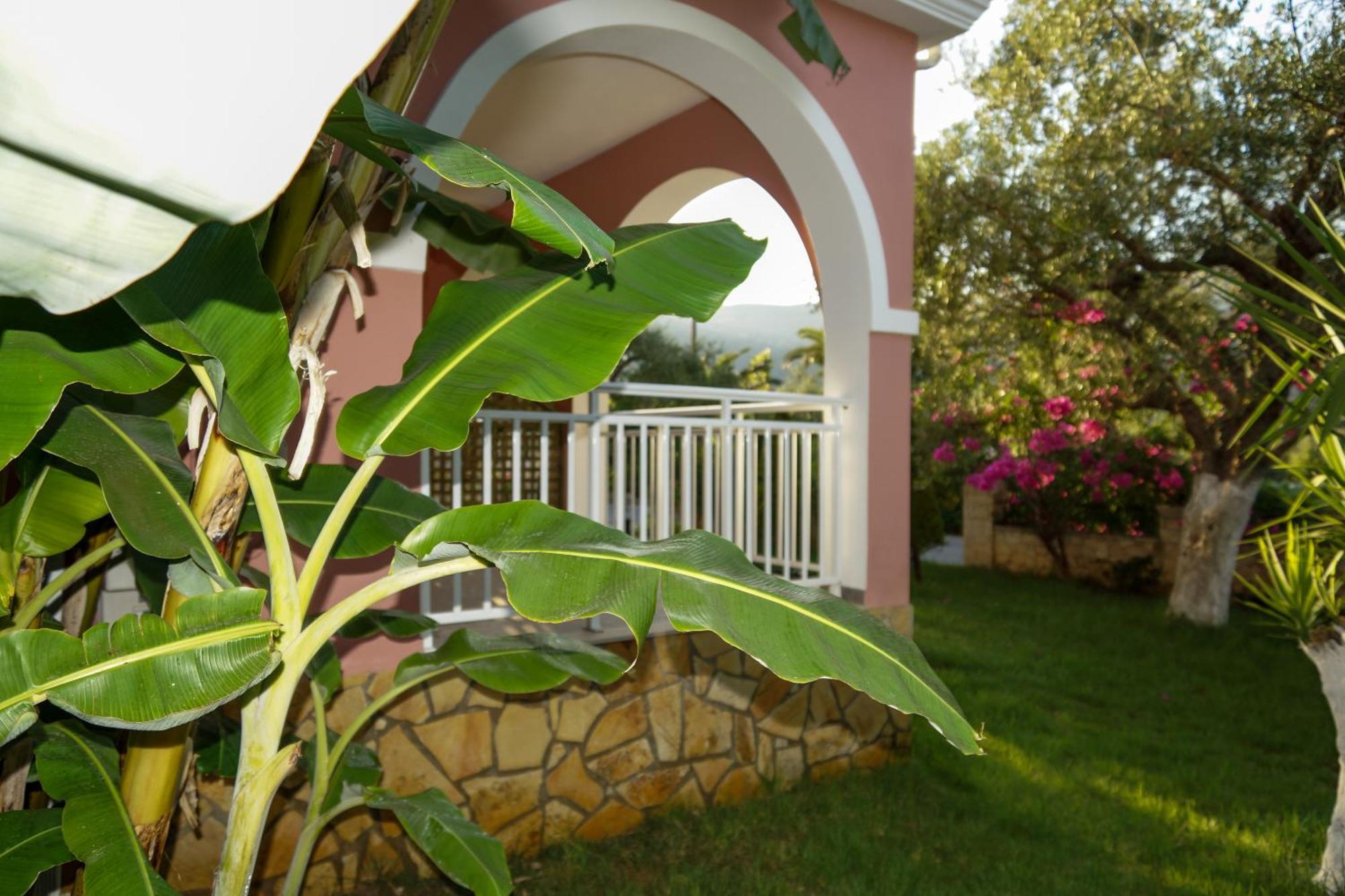 Maria Studios Keri Exterior photo